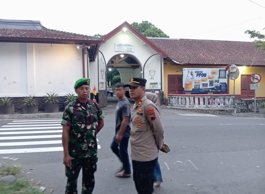 Sinergi TNI – Polri Jaga Pengamanan Misa Kamis Putih Gereja Santo Antonius Muntilan